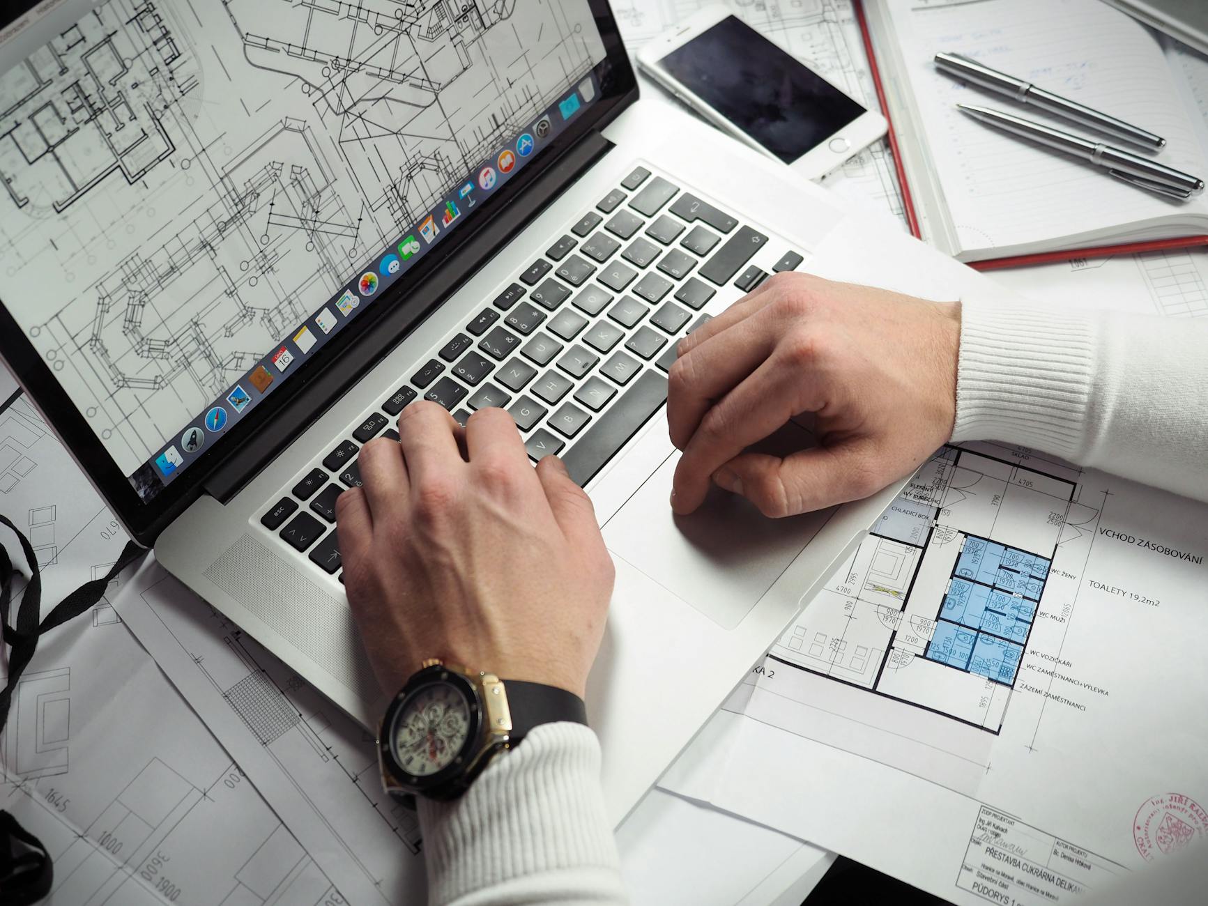 Comment les professionnels utilisent l&rsquo;IA pour gagner du temps