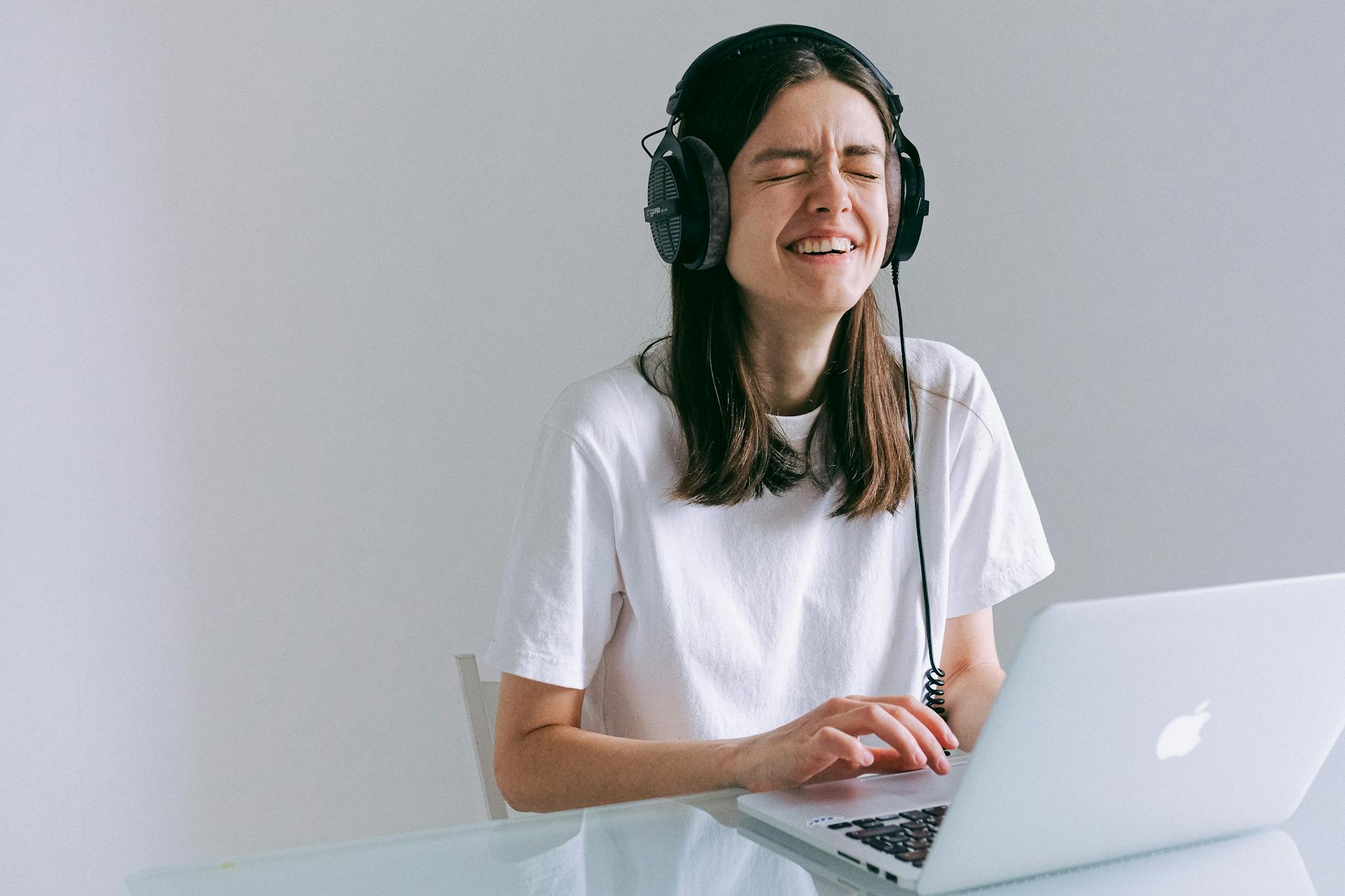 Comment les professionnels peuvent gagner du temps avec les livres audio
