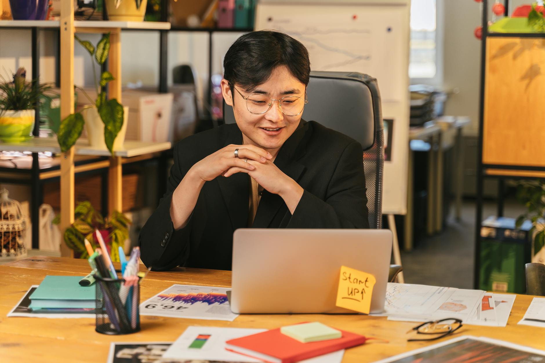 Comment les managers adaptent leur stratégie face aux GAFAM